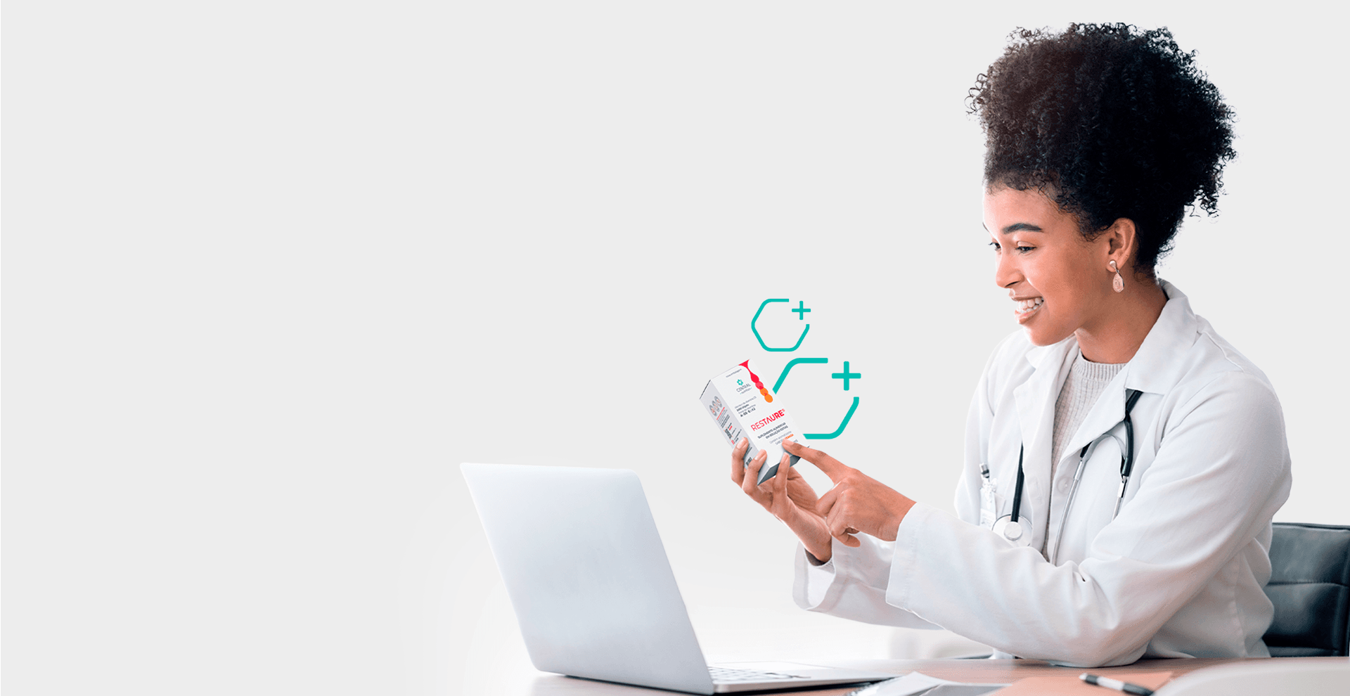 Profissional de saúde com produto Nutripontos